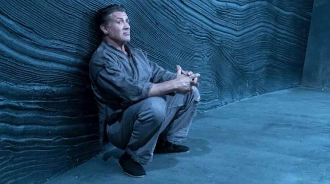 Escape Plan 2: Sylvester Stallone dà lezioni di evasione in una clip esclusiva