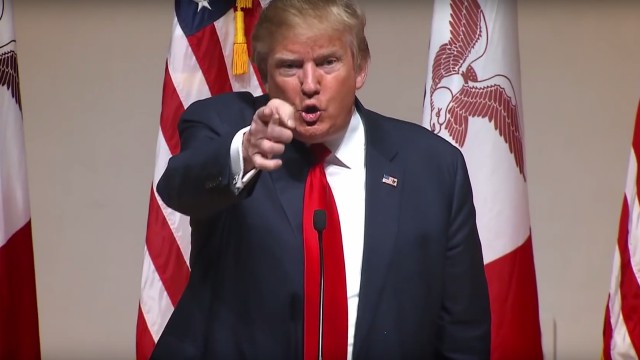 Nel trailer di Fahrenheit 11/9 Michael Moore si chiede come sia stato possibile
