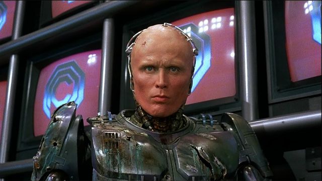 Neill Blomkamp vuole Peter Weller per Robocop Returns