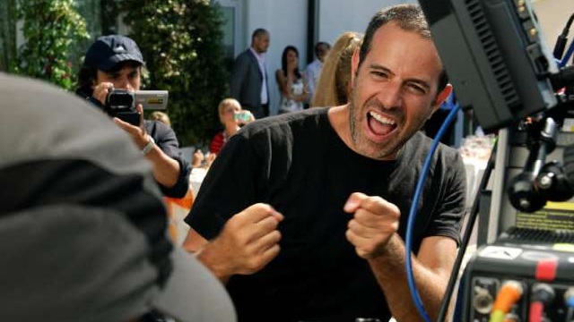 Fausto Brizzi di nuovo al lavoro: iniziate le riprese del suo nuovo film Modalità aereo