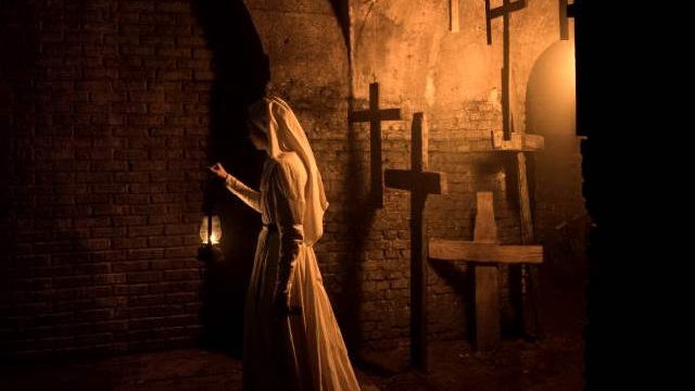 The Nun: le nostre video interviste esclusive a Demian Bichir, Taissa Farmiga e al regista Corin Hardy