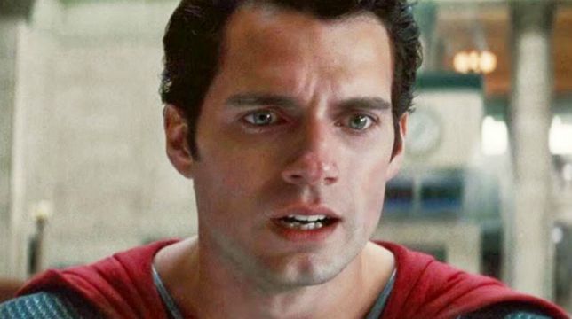 La Warner perde il suo Superman: Henry Cavill appende il mantello rosso al chiodo