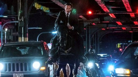 Keanu Reeves a cavallo in un'immagine in anteprima di John Wick 3