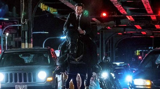 Keanu Reeves a cavallo in un'immagine in anteprima di John Wick 3