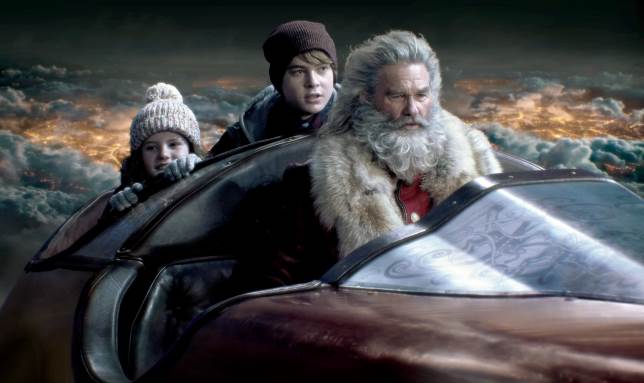 Kurt Russell è Babbo Natale nel trailer di Qualcuno salvi il Natale, il film Netflix prodotto da Chris Columbus