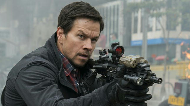 Red Zone - 22 miglia di fuoco: recensione del frenetico action con Mark Wahlberg