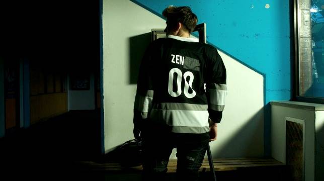 Zen sul ghiaccio sottile: una suggestiva scena del film di Margherita Ferri presentato a Biennale College