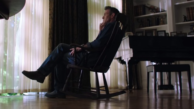 The Intruder: il trailer del thriller con Dennis Quaid
