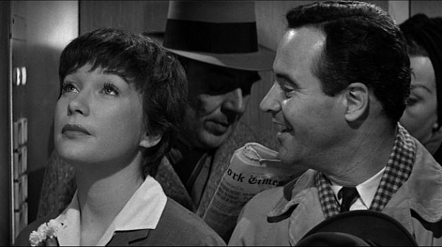 Non solo ROMA: da oggi nei cinema torna anche L'appartamento, uno dei capolavori di Billy Wilder