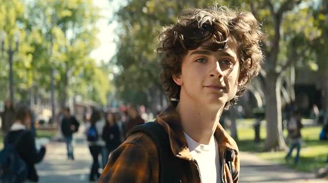 Il nuovo film di Wes Anderson si chiama The French Dispatch, e ci sono anche Timothée Chalamet e Benicio Del Toro