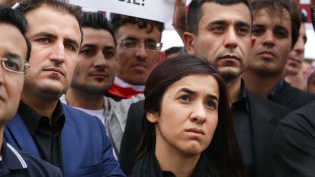 Sulle sue spalle - la recensione del documentario sul premio Nobel per la pace Nadia Murad