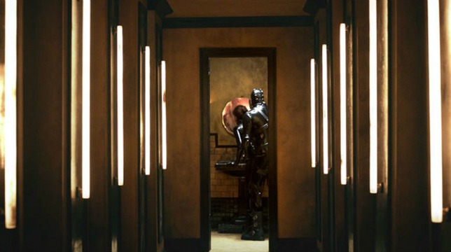 Piercing: il trailer red band del thriller kinky con Mia Wasikowska