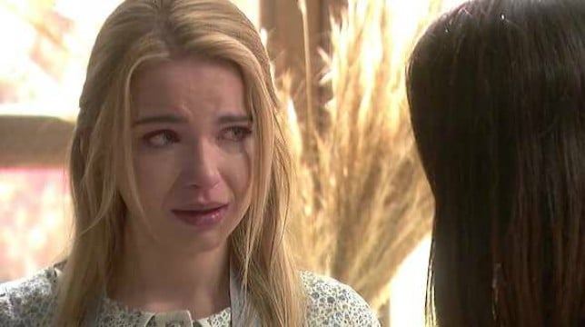 Il Segreto Anticipazioni lunedì 21 gennaio 2019: Elsa scopre che Antolina è incinta