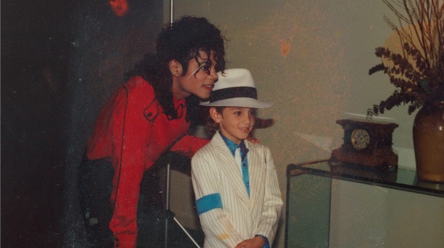 Leaving Neverland: botta e risposta fra la famiglia di Michael Jackson e il regista sul doc che lo accusa di abusi sessuali