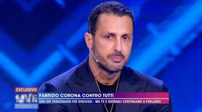 Live-Non è la D’Urso, Fabrizio Corona si scusa con Barbara D'Urso e poi rivela: "Mi manca Asia Argento"