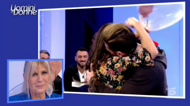 Uomini e Donne trono over Michele si scontra con Armando il lieto annuncio di Jara e Nicola