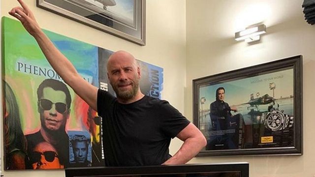 John Travolta festeggia ballando i 45 milioni di copie vendute di La febbre del sabato sera