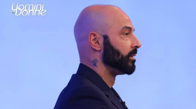 Uomini e Donne, trono over: Fabrizio, il corteggiatore di Gemma, sbugiardato e cacciato dal programma