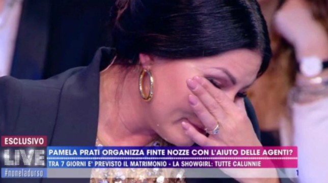 Eliana Michelazzo in lacrime da Barbara D’Urso: "Sto male, Pamela Prati ha problemi cardiaci"