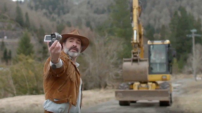 Jean Dujardin e Adèle Haenel nel trailer di Deerskin, il nuovo film di Quentin "Mr. Oizo" Dupieux