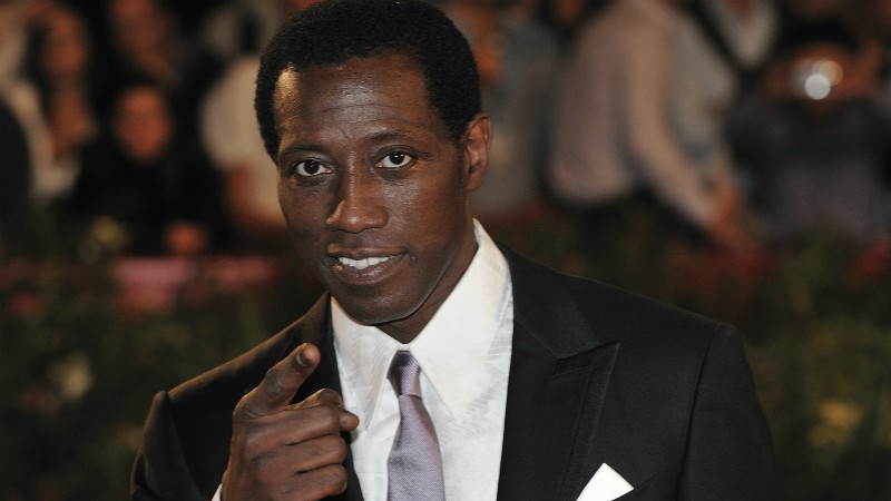Wesley Snipes contro gli zombie nel thriller horror Outbreak Z