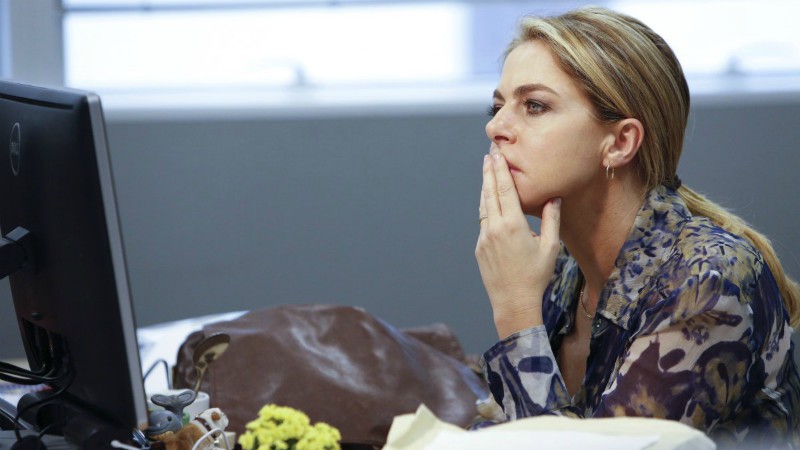 A Mano Disarmata: recensione sul film con Claudia Gerini nel ruolo della giornalista Federica Angeli