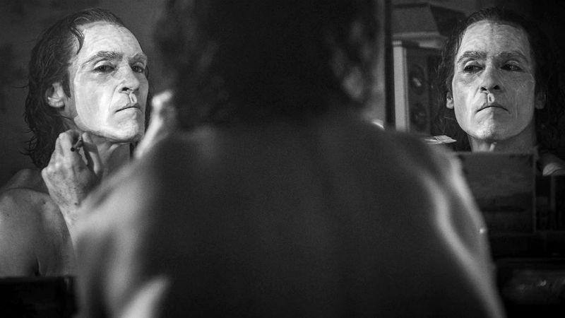 Joker, il regista condivide una nuova foto dal set e conferma il divieto ai minori