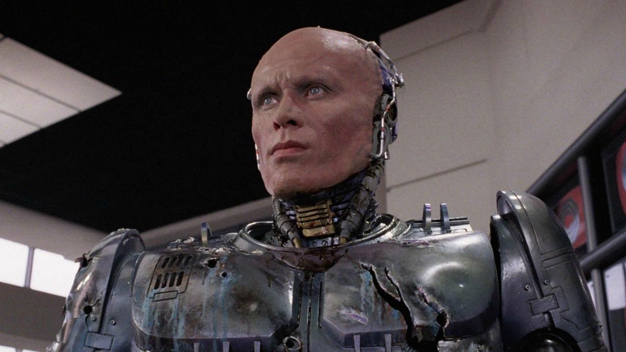 RoboCop: Neill Blomkamp conferma che il costume del sequel sarà l'originale