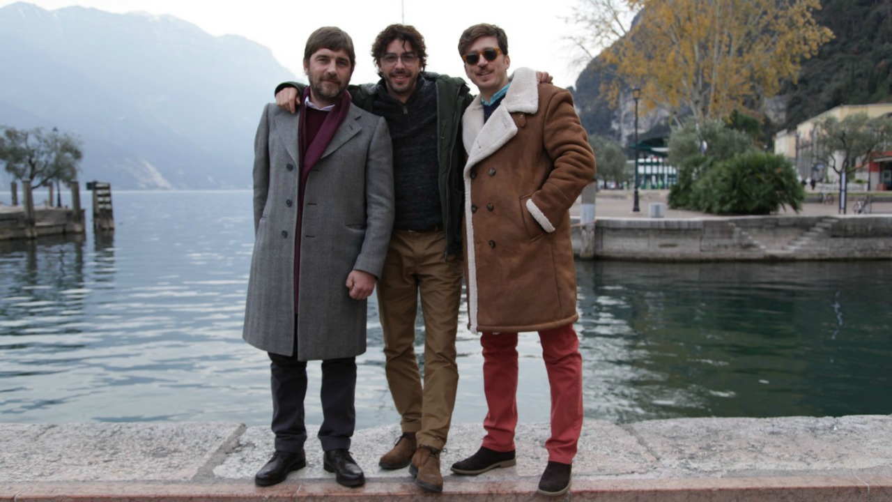 Restiamo amici: recensione della commedia thriller di Antonello Grimaldi con Michele Riondino e Alessandro Roja