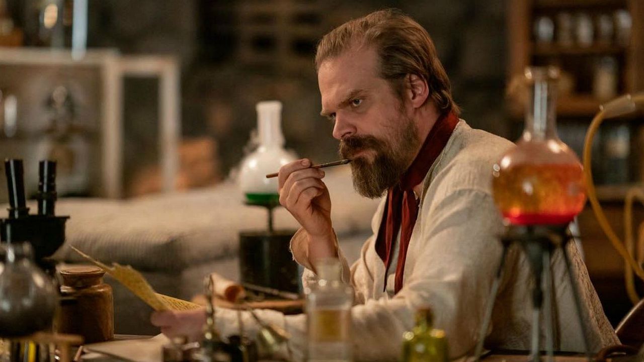 Non solo Stranger Things: David Harbour su Netflix in un folle mockumentary: Frankenstein's Monster's Monster, Frankenstein
