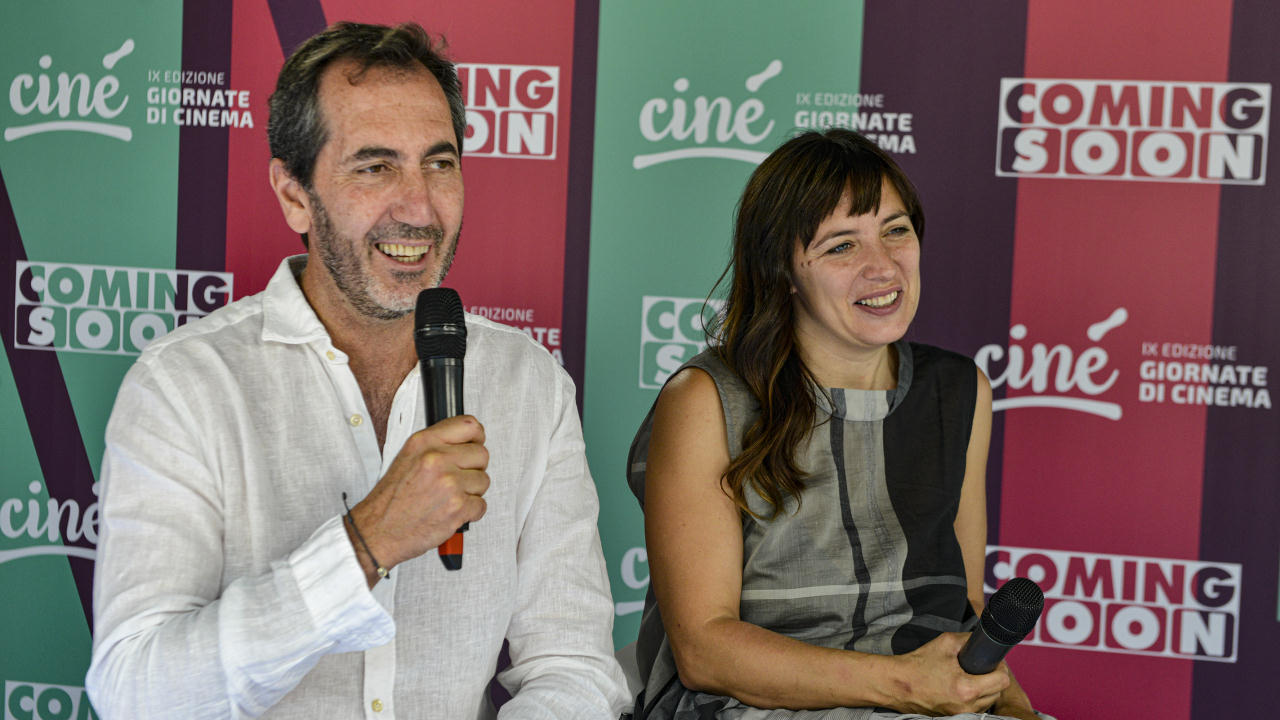 Genitori quasi perfetti: intervista in anteprima a Paolo Calabresi e alla regista Laura Chiossone