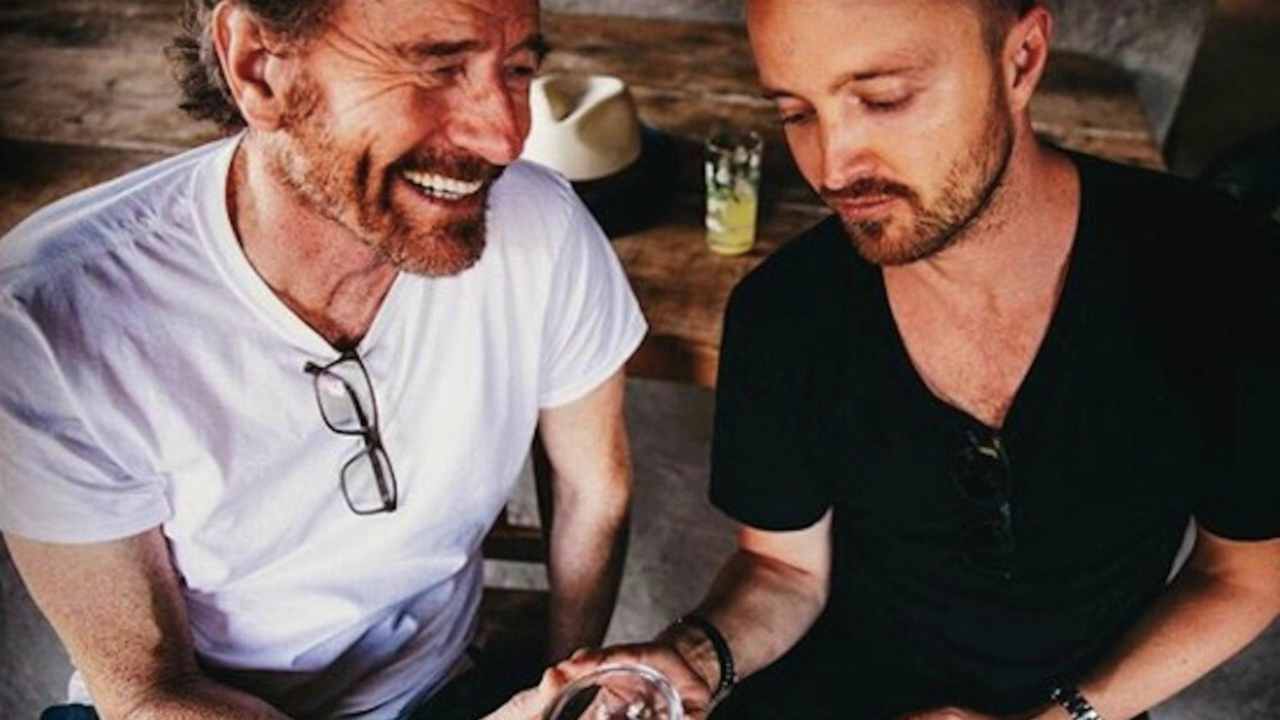 Breaking Bad il film? Niente reunion, erano i teaser di un Mezcal messo in commercio da Cranston e Paul!