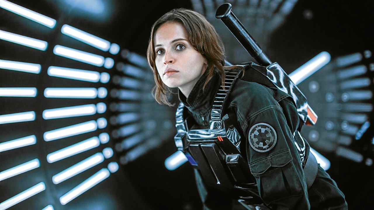 Felicity Jones in Good Morning, Midnight di George Clooney
