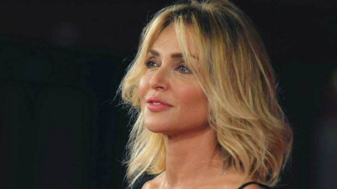 Paola Barale: "Raz Degan? Mi ha aperto la vita. Gianni Sperti? Voleva dei figli..."