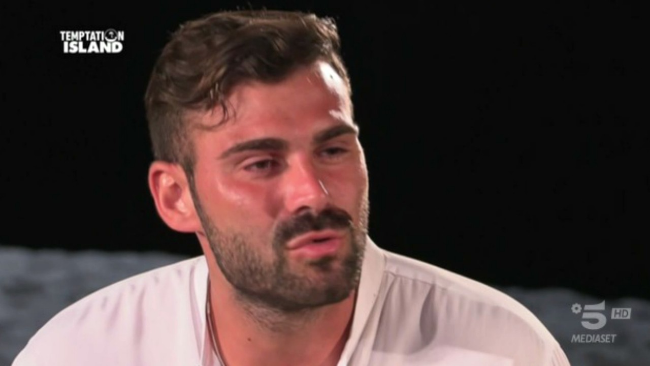 Temptation Island, Arcangelo pentito dopo il falò con Nunzia: "Mi dispiace, non avrei dovuto baciare Sonia"