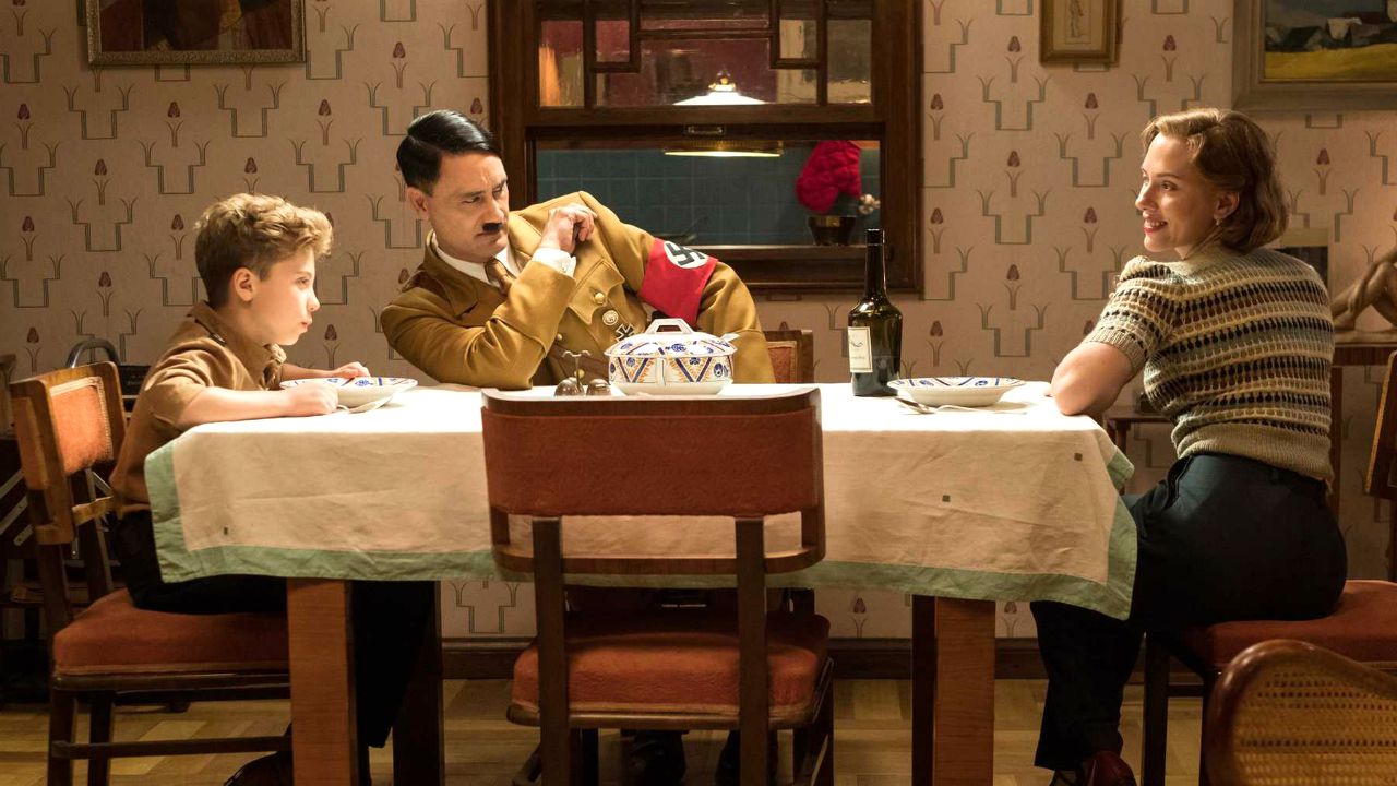 Jojo Rabbit: primo teaser trailer per la commedia satirica scritta, diretta e interpretata da Taika Waititi