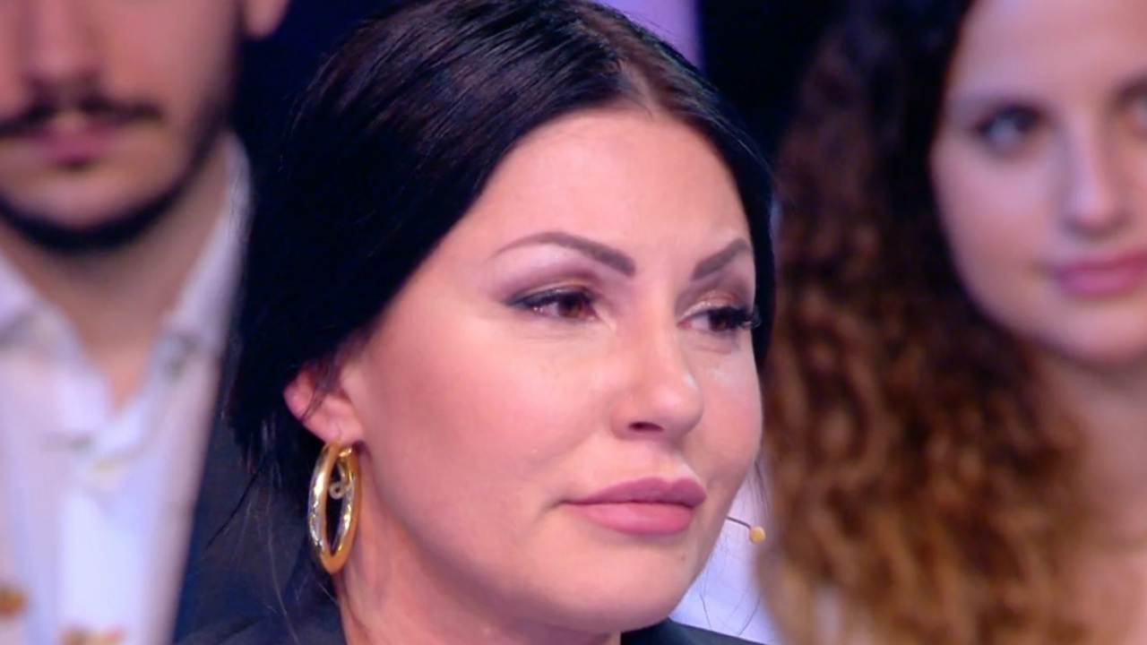 Eliana Michelazzo attacca Stephan il finto Simone Coppi e confessa: "Da dieci anni non bacio un uomo!"