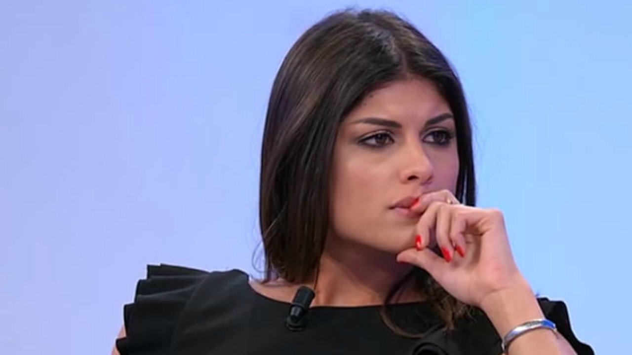 Uomini e Donne, Giulia torna all'attacco contro Manuel: "Io fissata con i follower? Al contrario suo, avevo già un lavoro"