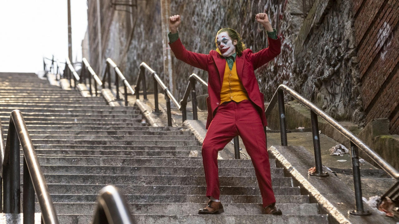 Joker: in arrivo domani il nuovo trailer del film con Joaquin Phoenix (come anticipano le microclip del regista)