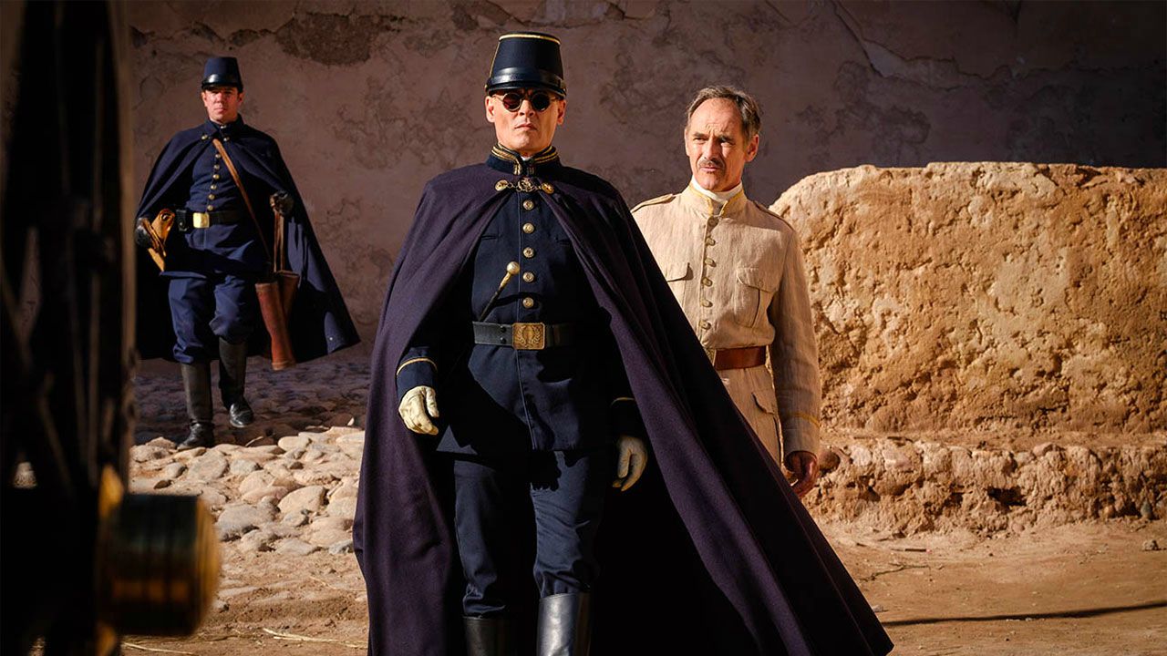 Waiting for the Barbarians: recensione del film con Mark Rylance e Johnny Depp in concorso al Festival di Venezia 2019
