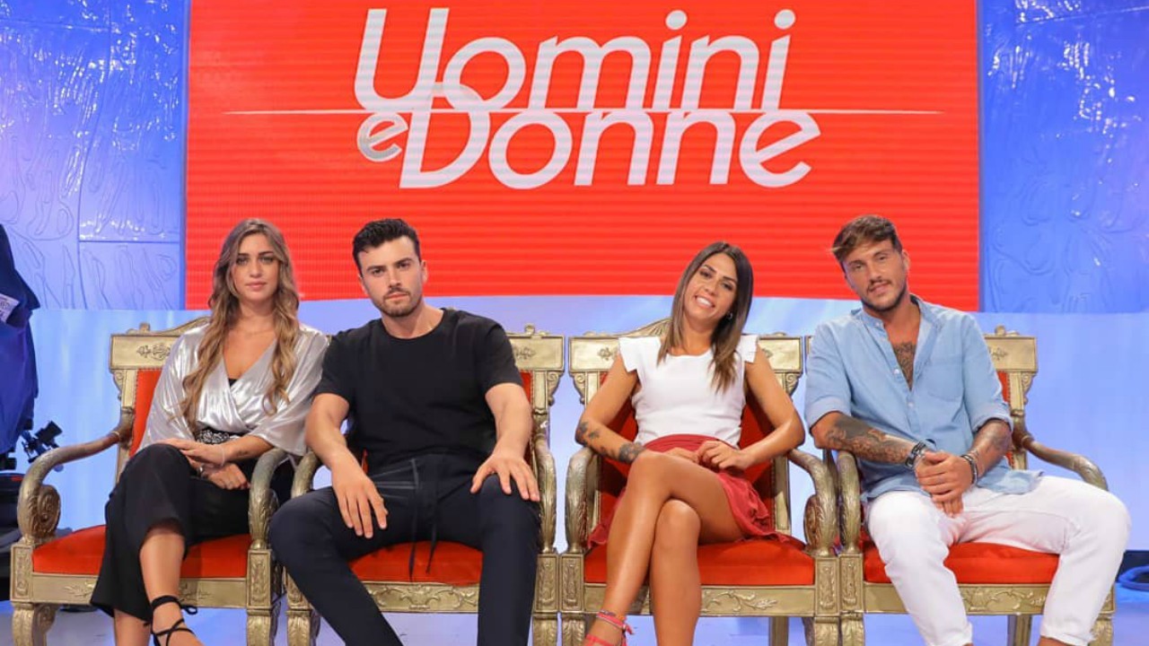 Uomini e Donne, anticipazioni classico: Maria De Filippi sconvolta per il gesto di Sara Tozzi