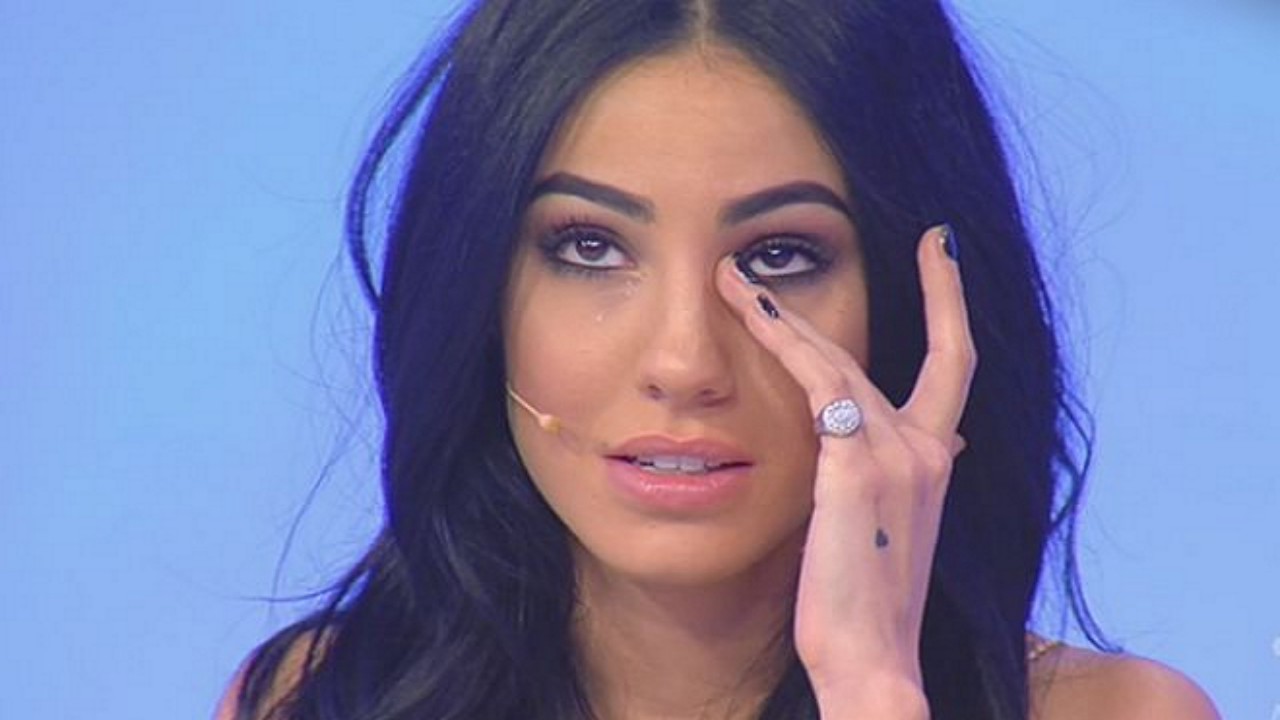 Uomini e Donne, Giulia De Lellis shock: "Non si è trattato solo di tradimenti fisici ma..."