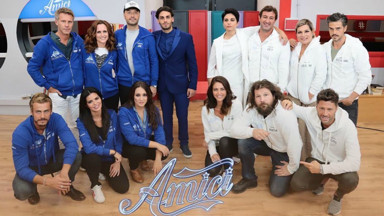 Amici Celebrities anticipazioni: la presentazione ufficiale delle squadre, il video