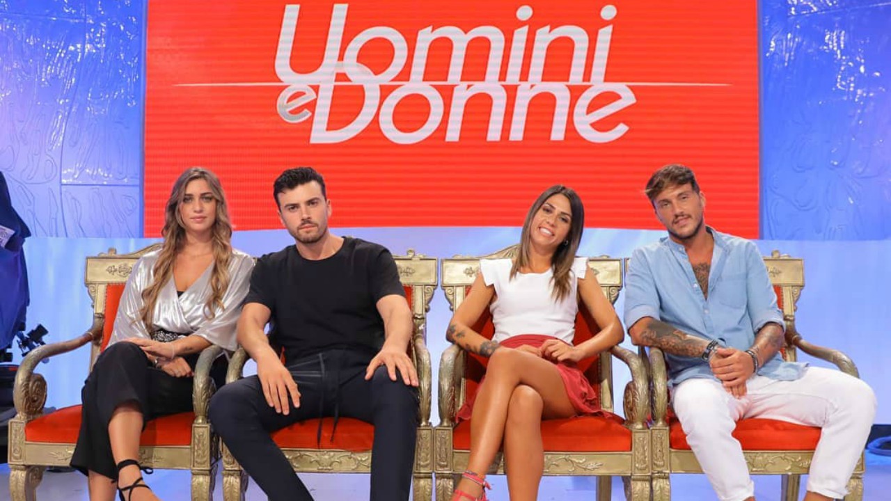 Uomini e Donne anticipazioni classico: Maria De Filippi smaschera Javier, la tronista in lacrime