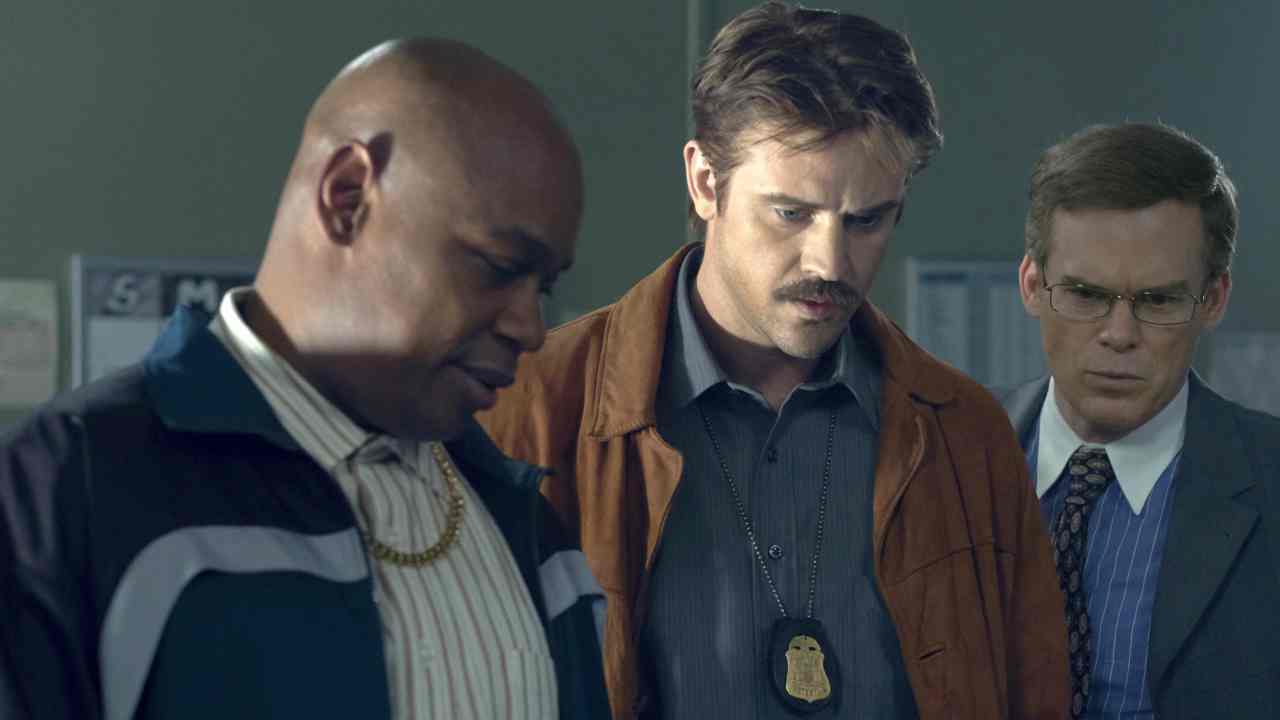 All'ombra della luna: il trailer italiano del thriller di fantascienza Netflix con Boyd Holbrook