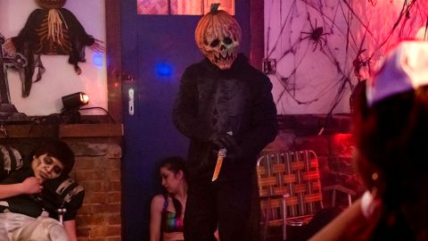 Trick: il trailer dell'horror slasher diretto dal regista di My Bloody Valentine 3D e Drive Angry