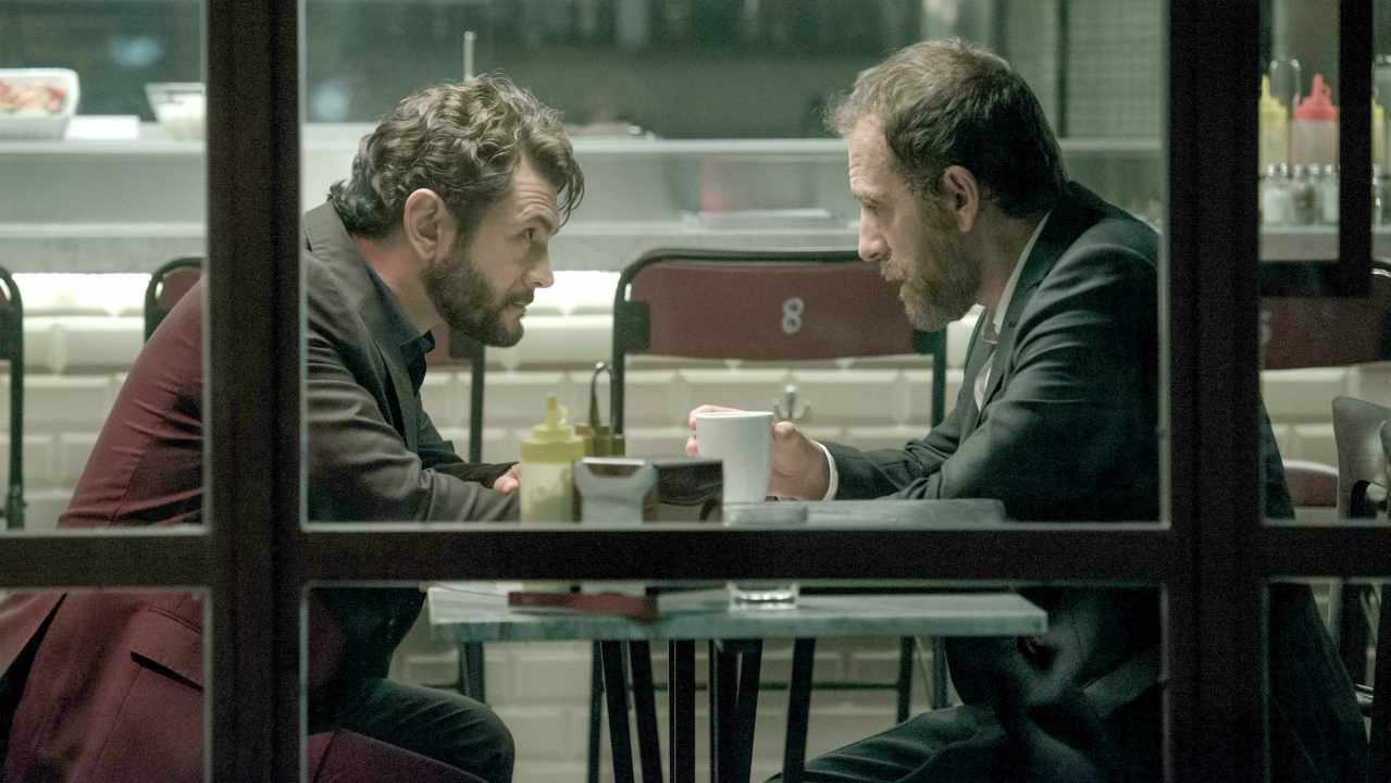 The Place con Valerio Mastandrea e un cast corale è in streaming su Infinity