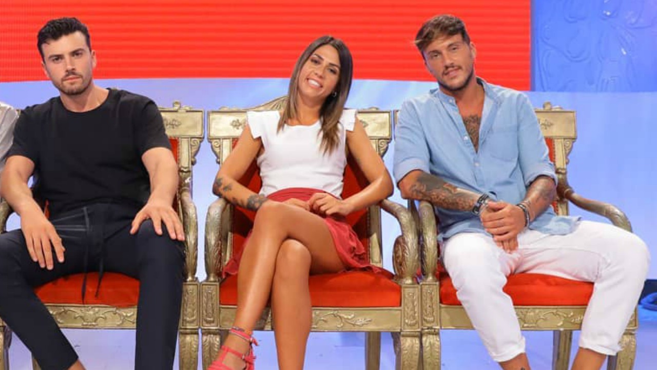Uomini e Donne, anticipazioni classico: il primo bacio di Giulio Raselli, lite furibonda con Tina Cipollari
