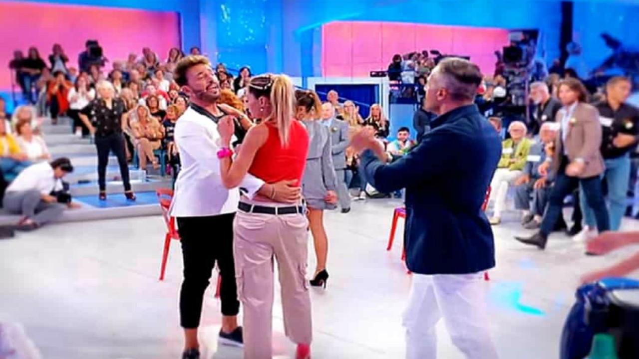 Uomini e Donne oggi in onda il trono over: Riccardo dichiara il suo amore a Ida, l'ira di Armando