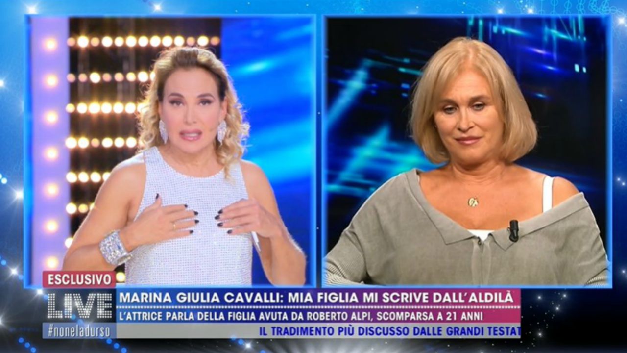 Ornella di Un Posto al Sole, ospite di Live - Non è La D'Urso: "Mia figlia Arianna mi scrive dall'aldilà"
